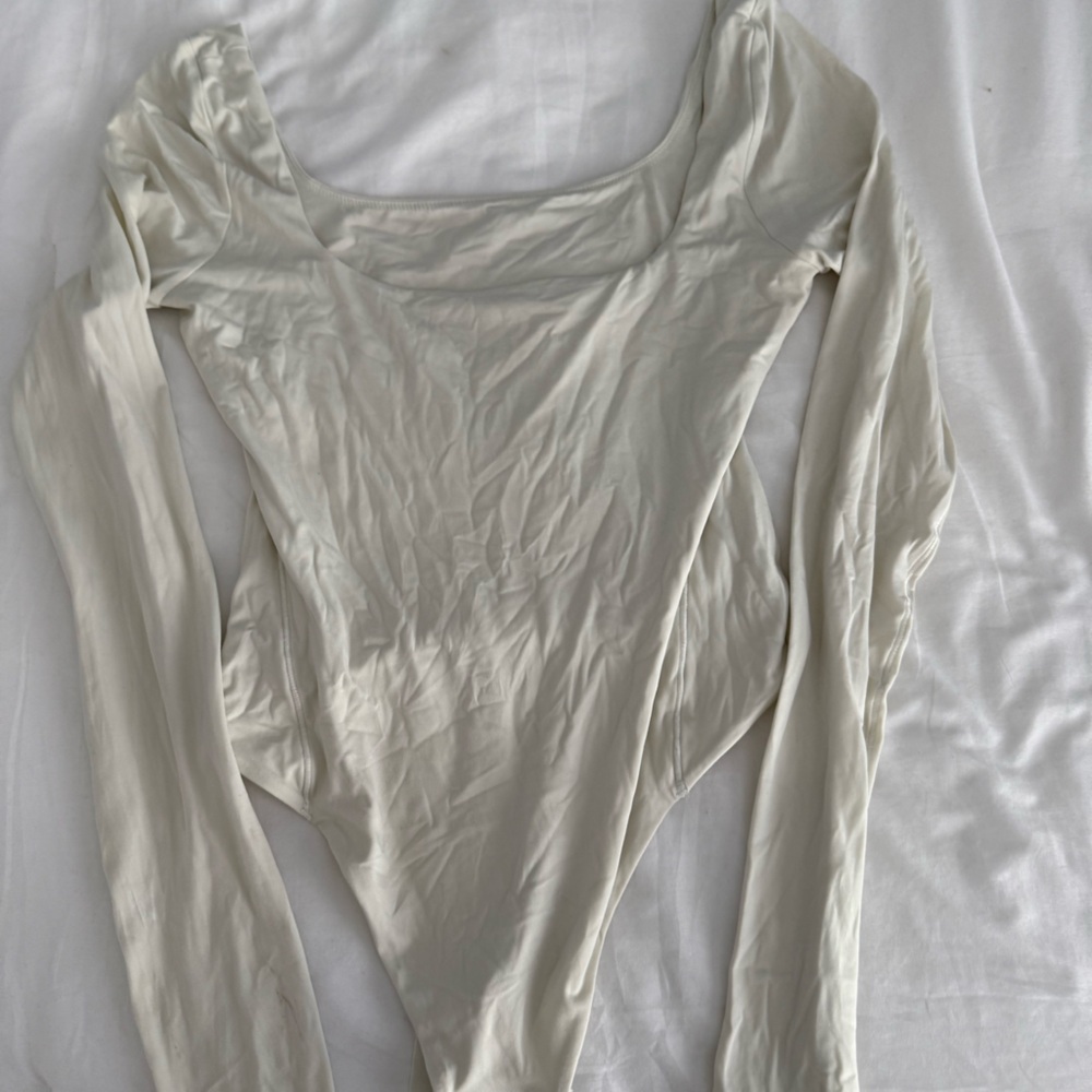 Lululemon cream Long Sleeve Bodysuit
